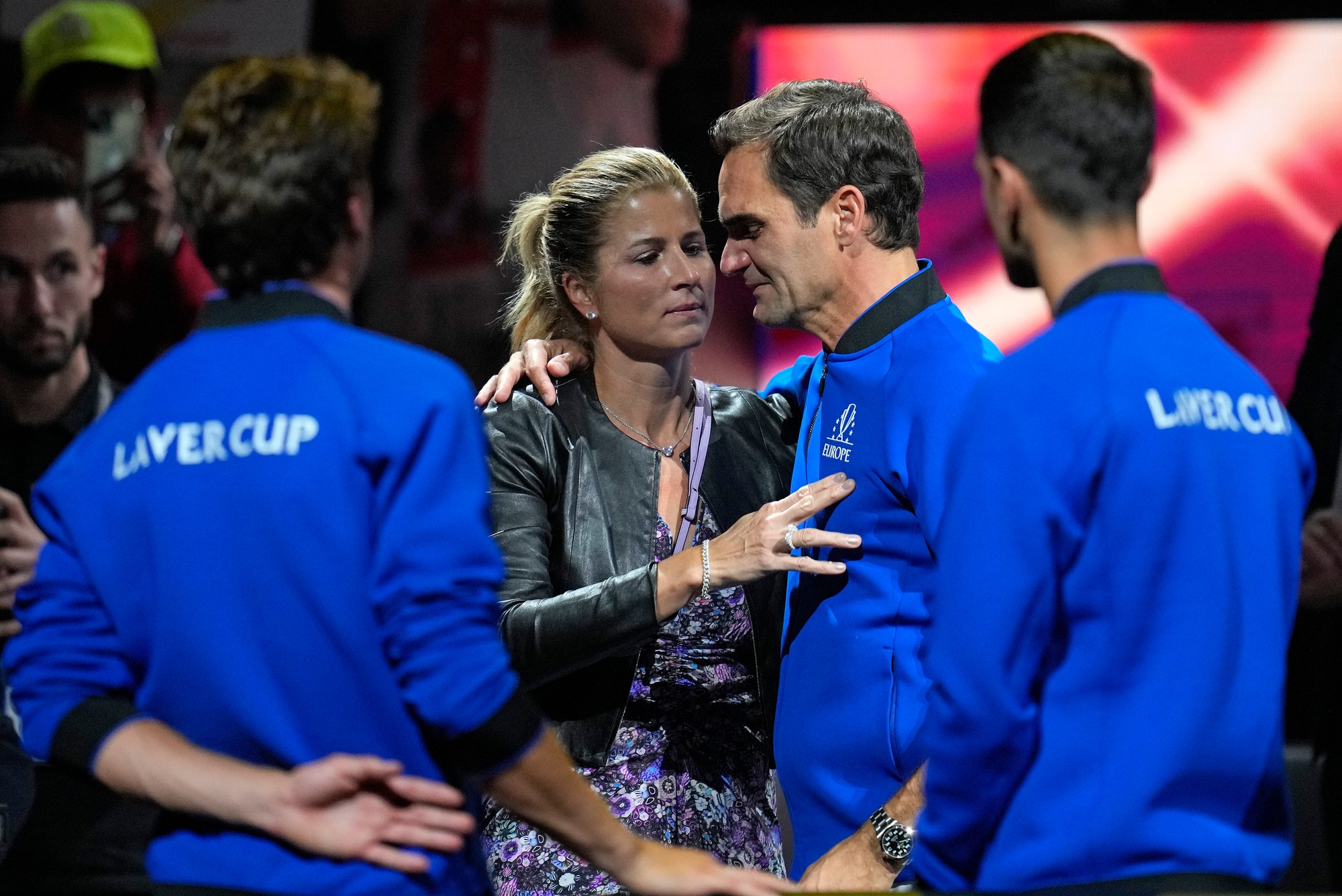Švajčiarsky tenista Roger Federer z Tímu Európa odpovedá na otázky v rozhovore po zápase štvorhry.