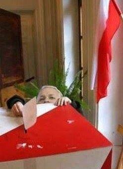 Jak głosował Kaczyński i kto nabija się z Kuźniara [MEMY]