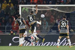 Milik z golem, Urbański z asystą, Szczęsny i Skorupski po trzy razy wyjmowali piłkę z siatki