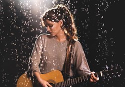 "Nie ma nas" Kasi Popowskiej zapowiada trzecią płytę wokalistki [TELEDYSK]