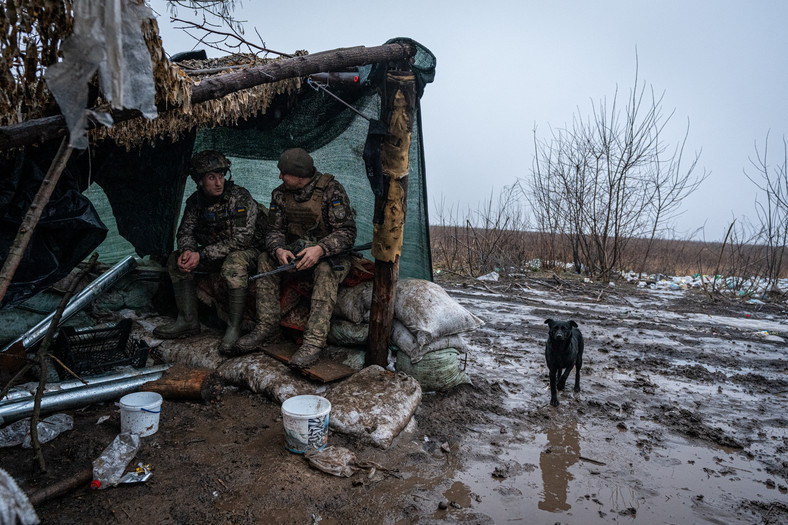 Schronienie ukraińskich żołnierzy na froncie w Doniecku, 20 stycznia 2024 r.