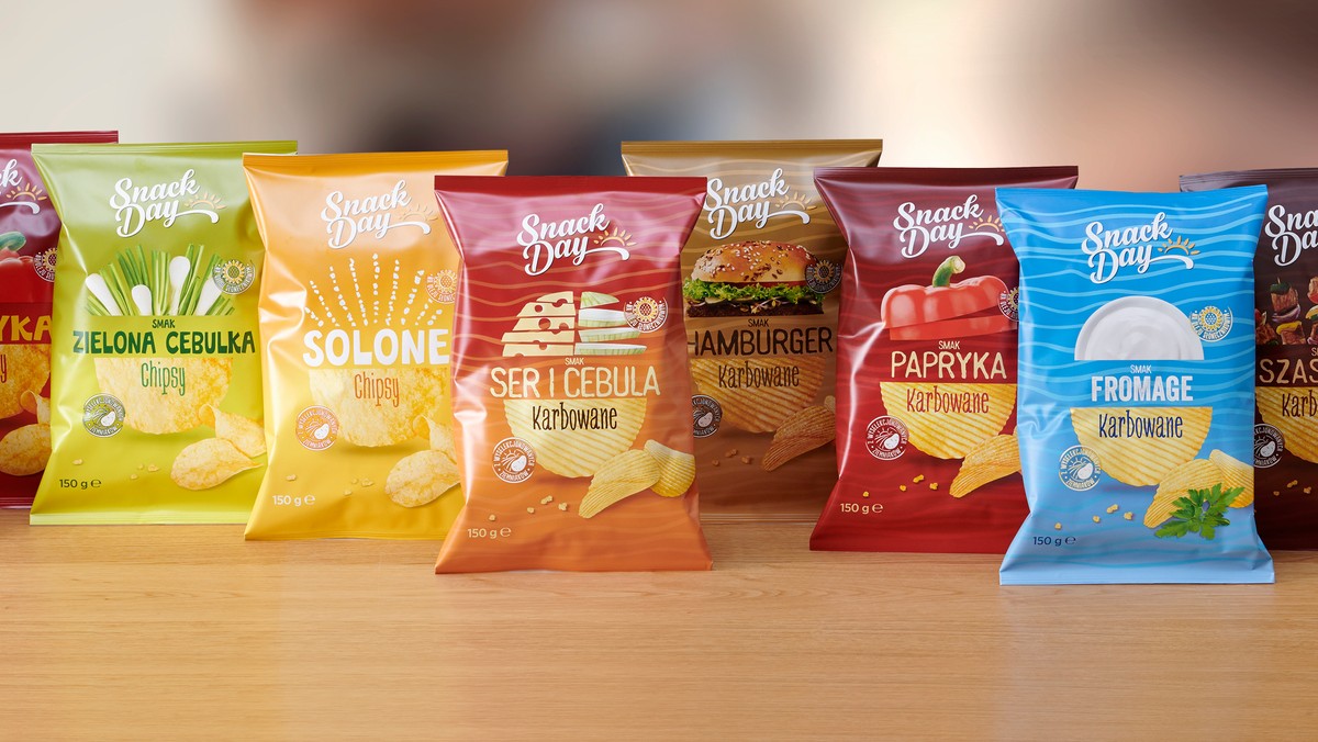 W Lidlu nastąpiła wielka zmiana. Wszystkie chipsy ziemniaczane nowej marki własnej Lidla – Snack Day – nie zawierają oleju palmowego oraz mają obniżoną zawartość soli. Chipsy są bardziej chrupiące, produkowane wyłącznie na oleju słonecznikowym oraz mają atrakcyjną, niską cenę. Produkty marki Snack Day bez dodatku oleju palmowego są już dostępne w ofercie Lidla. 