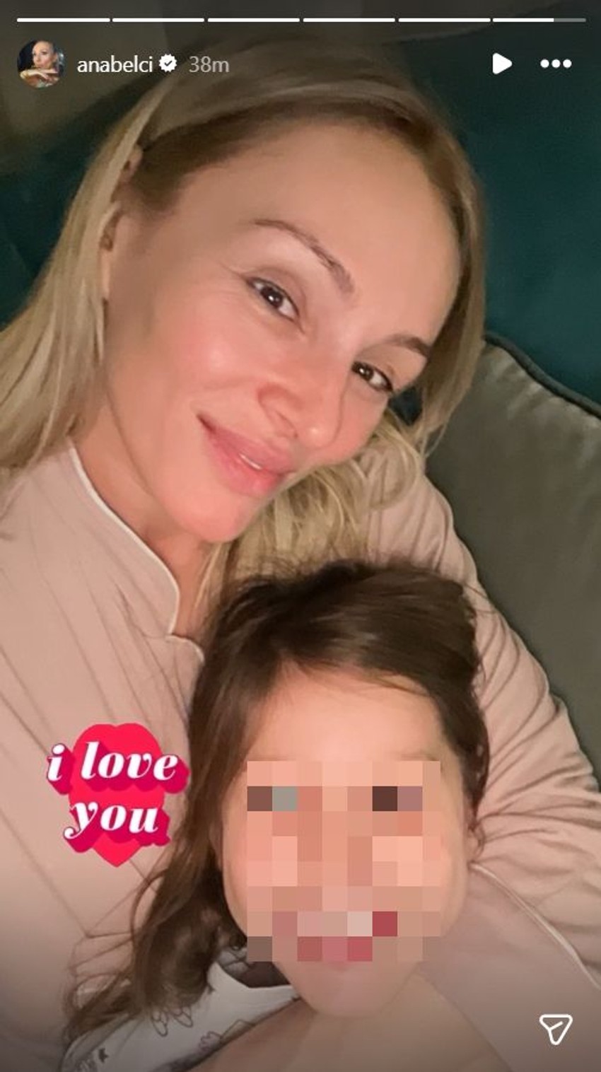 Evo ko čuva Luninu decu dok je ona sa mužem zarobljena na ostrvu: Osvanula slika iz porodičnog doma