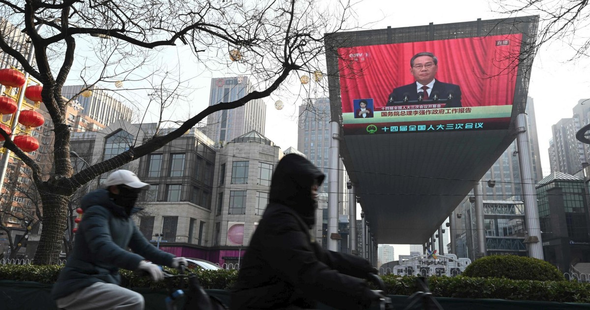 中国は経済の計画を発表しています。他の国はvy望しています