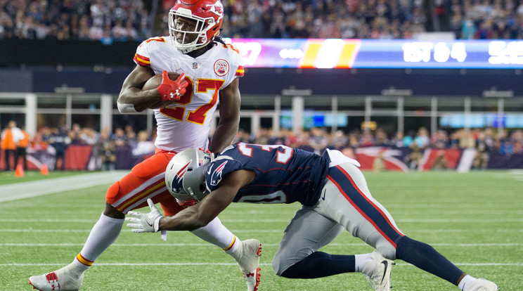 Kareem Hunt (balra) három 
touchdownt szerzett, 246 yarddal 
újoncrekordot állított fel az NFL-ben/Fotó: Reddot