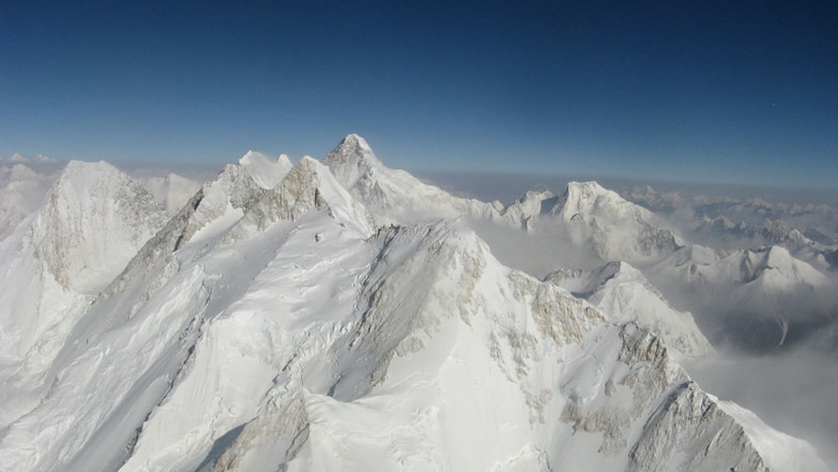 9 marca 2012 roku, około godziny 08:30 czasu lokalnego Adam Bielecki i Janusz Gołąb dokonali pierwszego zimowego wejścia na Gasherbrum I (8068 m n.p.m.) w Karakorum, w Pakistanie.