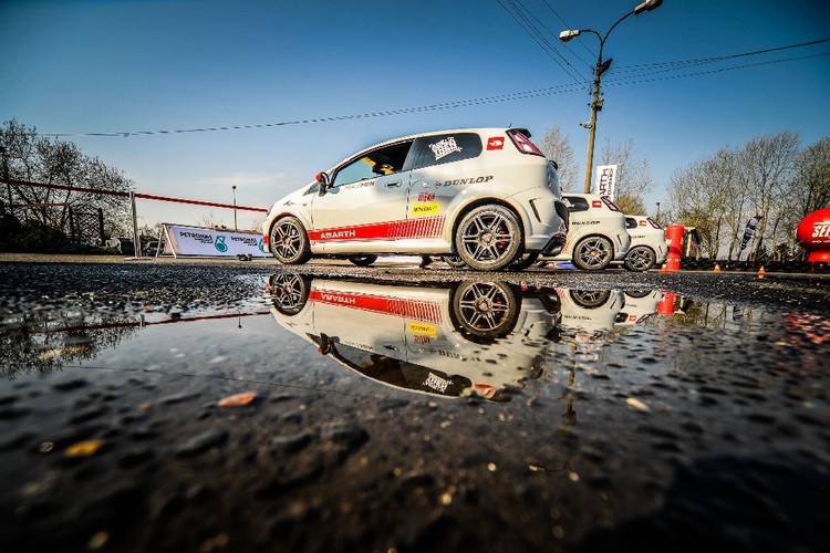 Samochody Abarth Driving Experience - auta gotowe do startu w ABARTH CHALLENGE