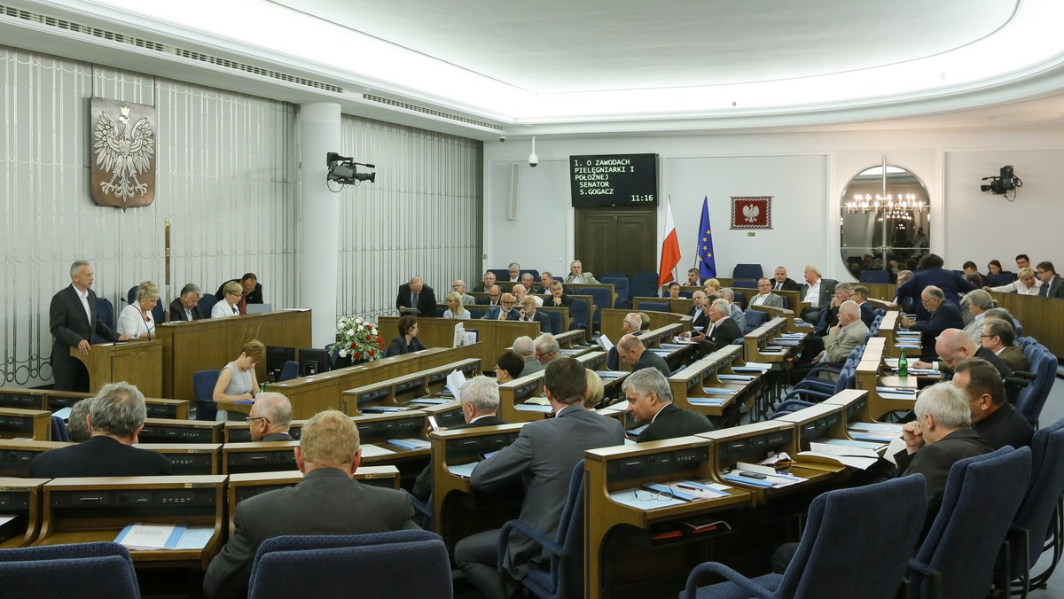 Senatorowie PO i PiS spierali się w środę na temat zawieszenia tzw. pierwszego progu ostrożnościowego. Zdaniem Kazimierza Kleiny (PO) zaproponowana przez rząd zmiana jest ważna dla finansów państwa; Grzegorz Bierecki (PiS) uważa, że powiększy problemy finansów publicznych.