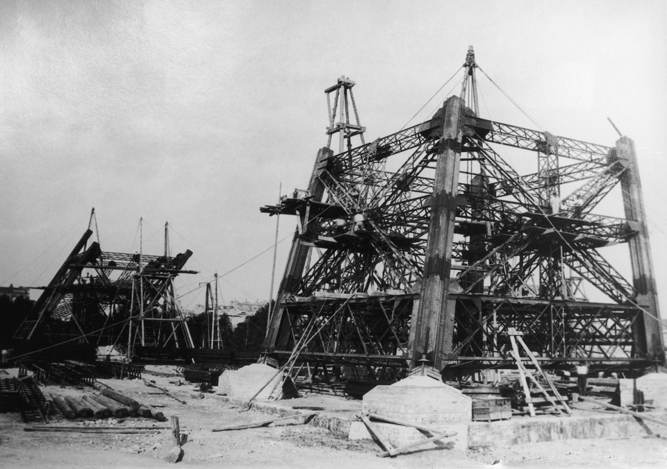 Budowa wieży Eiffla. Wrzesień 1887 r.
