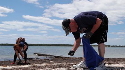 According to one recruiter, volunteering when you're out of work can help structure your day and put the challenges you're facing in context.Lynne Sladky/AP