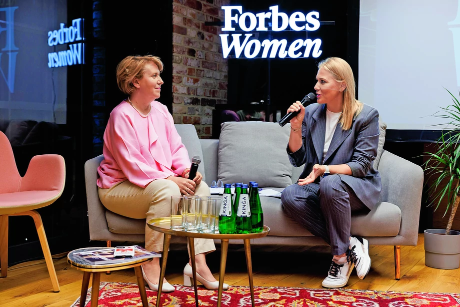 Od prawej: Marta Pszczoła (Santander Bank Polska) opowiadała Aleksandrze Karasińskiej („Forbes Women”) o tym, jak ważne są kobiece role-models w życiu i w pracy.