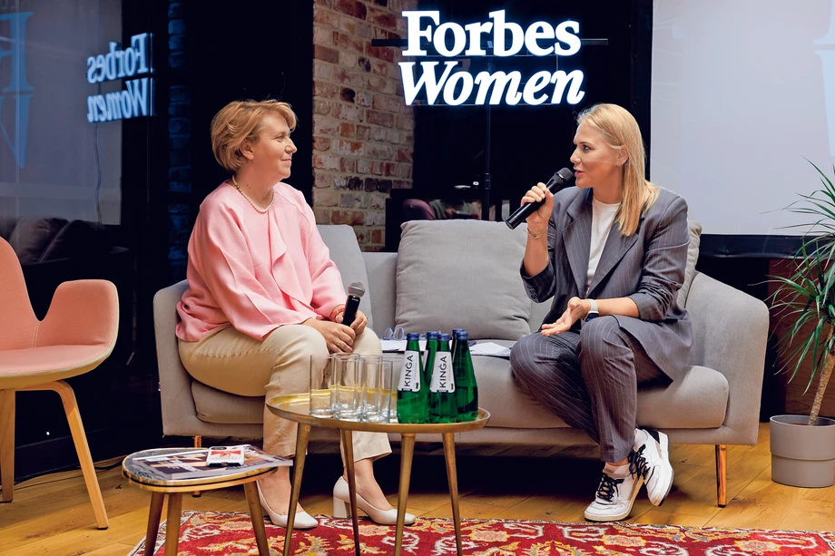 Od prawej: Marta Pszczoła (Santander Bank Polska) opowiadała Aleksandrze Karasińskiej („Forbes Women”) o tym, jak ważne są kobiece role-models w życiu i w pracy.