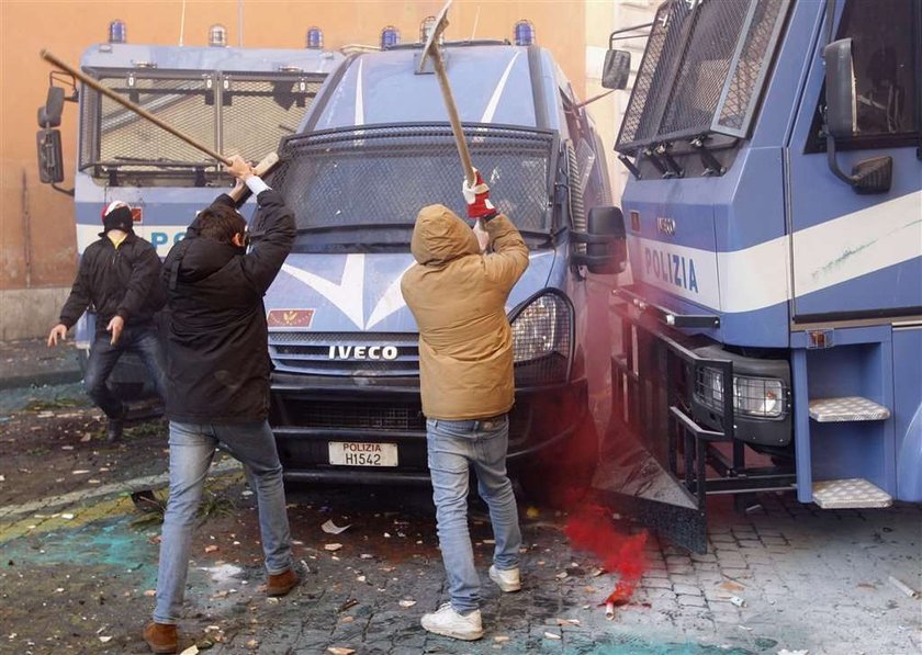 Pobili się o Berlusconiego