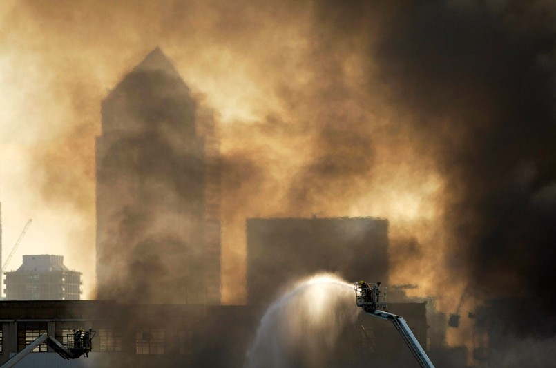 Wielki pożar we wschodnim Londynie