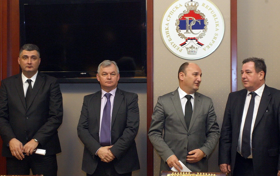 Srđan Ljubojević sa premijerom i ministrima