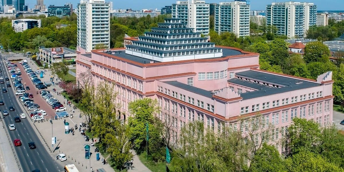 Studenci jednej z warszawskich uczelni zagrożeni. Wyciek wrażliwych danych.