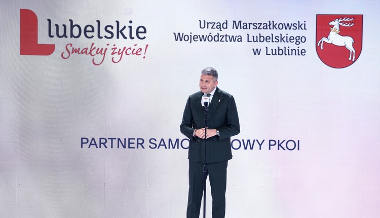 PiS nie opuszcza swoich. Stąd płyną miliony zł dla Piesiewicza i TV Republika
