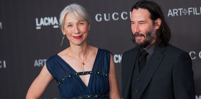 Keanu Reeves zabrał partnerkę na plan "Matrixa". Humory im dopisują