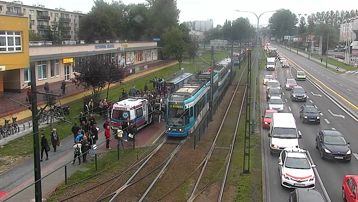 Tramwaje nie kursują ulicą Wielicką w kierunku ulicy Limanowskiego. Powodem jest zasłabnięcie pasażera, do którego doszło w okolicy ulicy Dworcowej.