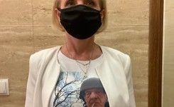 Posłanka PiS zdeterminowana ws. Terleckiego. Założyła koszulkę z jego podobizną