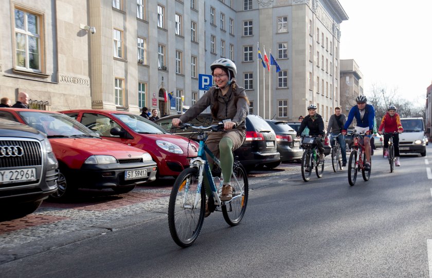 Urzędnicy przyjechaki do pracy na rowerach