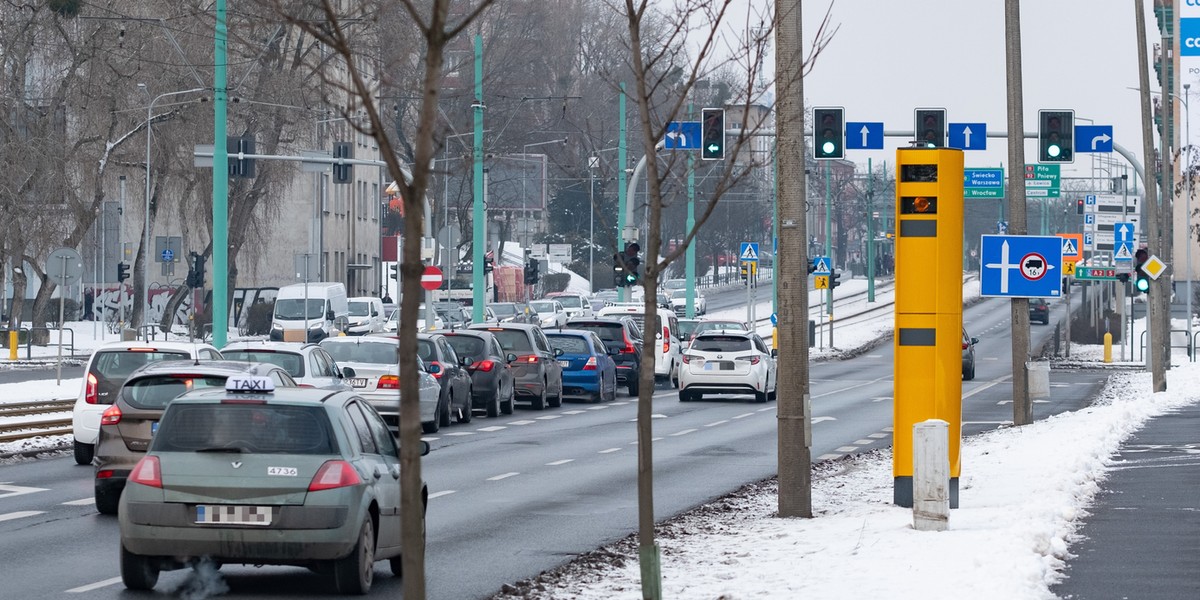 Fotoradar stanął na ulicy Hetmańskiej w Poznaniu.