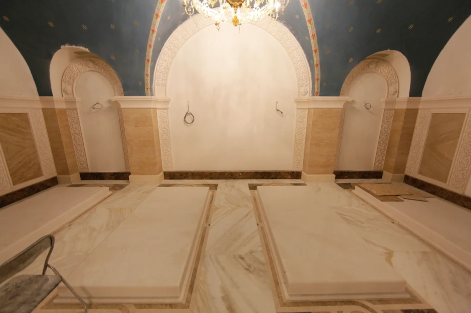 Grobnica u kripti hrama Sveti Sava u kojoj će biti sahranjen patrijah Irinej je druga s leva