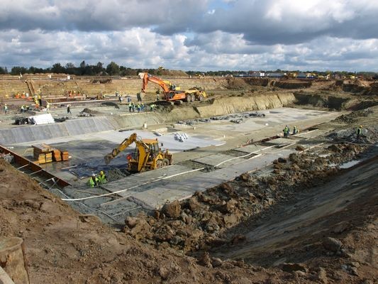 Prace przy budowie nowego terminalu wrocławskiego lotniska - październik 2009 r. Zdjęcia pochodzą z materiałów prasowych Portu Lotniczego Wrocław