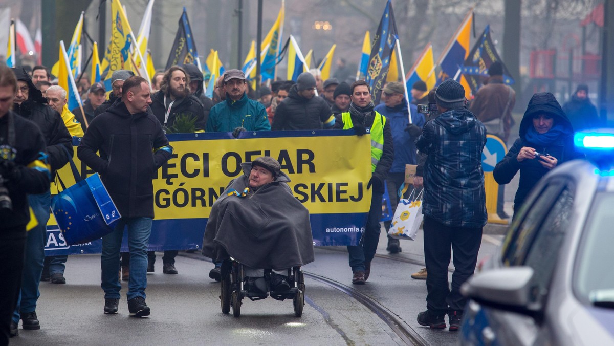 Marsz na Zgodę, upamiętniający Ślązaków dotkniętych sowieckimi represjami w latach 1945-48, odbędzie się po raz dziesiąty 26 stycznia. Jego uczestnicy przechodzą co roku 10-kilometrową trasę z centrum Katowic do bramy dawnego obozu w świętochłowickiej dzielnicy Zgoda.