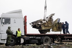 Holendrzy zabierają z Ukrainy wrak zestrzelonego boeinga. ZDJĘCIA