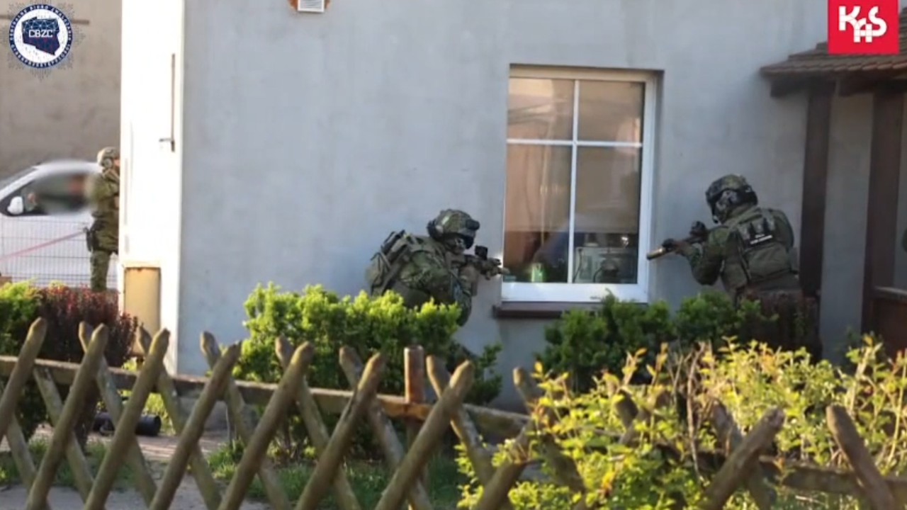 Oszuści zbierali datki na leczenie dziecka, które zmarło. Wyłudzili 15 mln zł