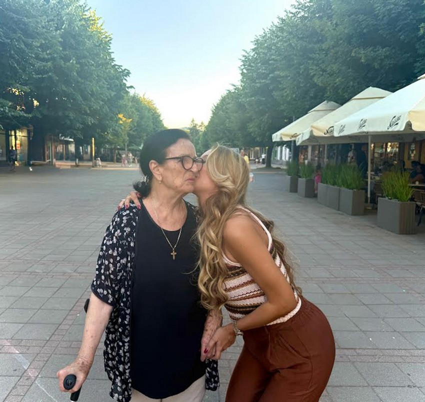 Tea Tairović sa bakom