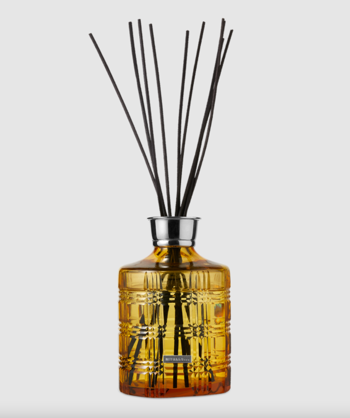 Cognacfarbener Duftstäbchenhalter mit dem Duft «Oriental Vetiver» von Rituals für 217 Franken. 