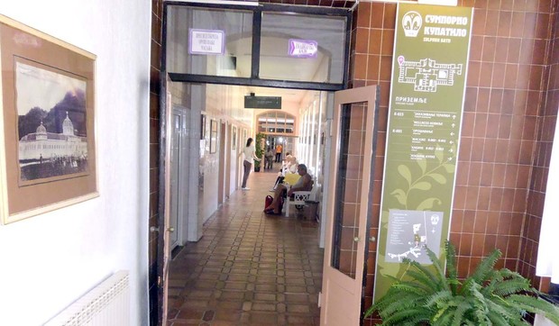 503470_loznica01-posle-poplave-bolnica-opet-cista-sumporno-kupatilo-foto-s.pajic