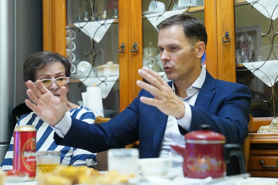 Siniša Mali u razgovoru sa penzionerima na Savskom Vencu