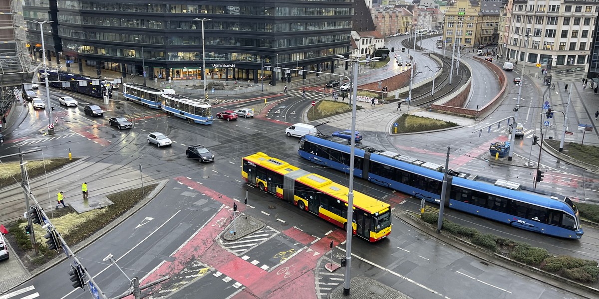 MPK skończyło wymianę rozjazdów przy pl. Dominikańskim. Rozpoczął się też kolejny etap prac na pl. Jana Pawła II.