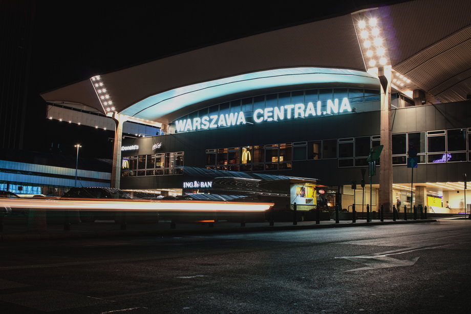 Na 40 dworcach PKP w całej Polsce wyznaczono miejsca, w których pasażerów z niepokojącymi objawami będzie można odizolować do czasu przyjazdu służb medycznych