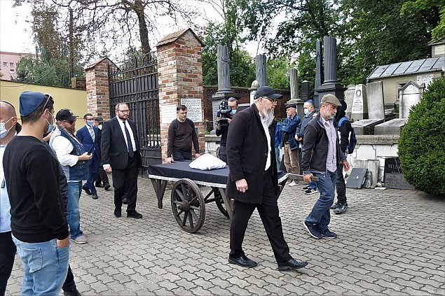 Żydowski pogrzeb po latach. Szczątki znaleziono w gruzach w Warszawie