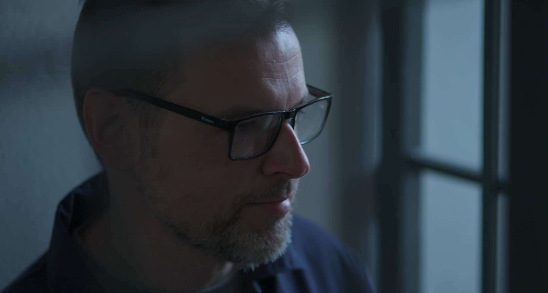 Petr Kramný počas rozhovoru do nového dokumentárneho seriálu.