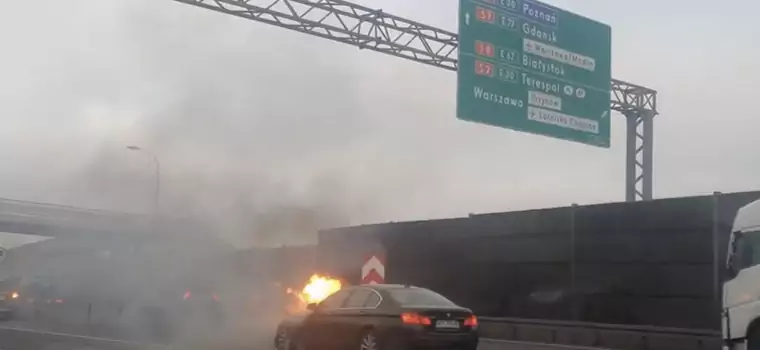 BMW zapaliło się na trasie S8. Czy to znów problemy z wadliwym układem EGR? [WIDEO]