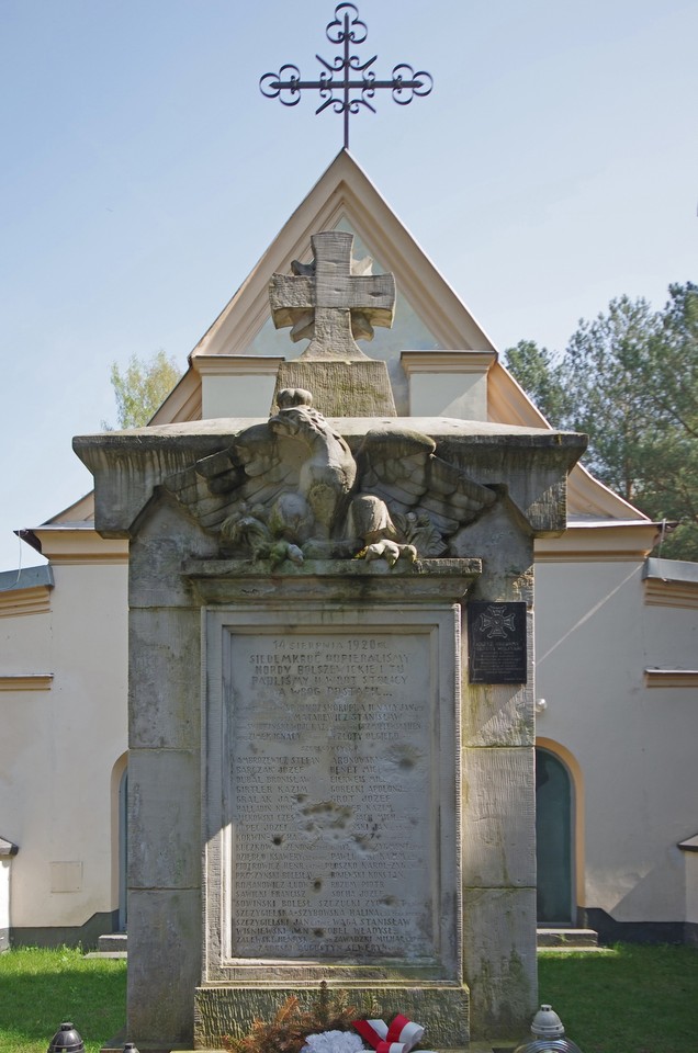 Obelisk na Cmentarzu Poległych w Bitwie Warszawskiej w Ossowie