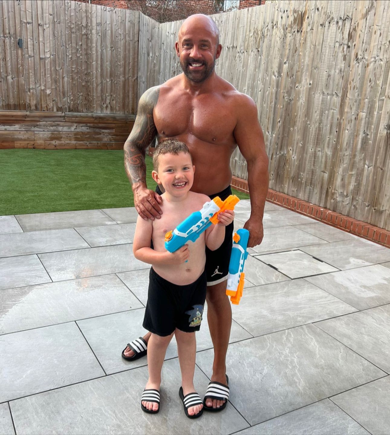 Lee Freeman povedal, že kŕče začali po tom, čo odviezol syna.