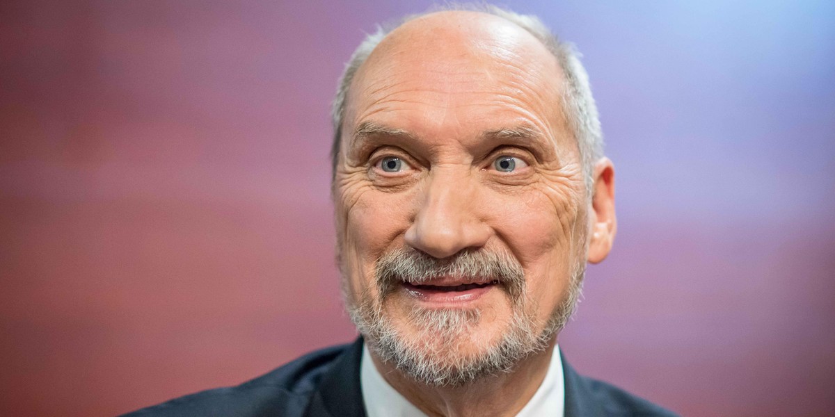 Macierewicz odprawiony przez biskupa. Poszło o Smoleńsk