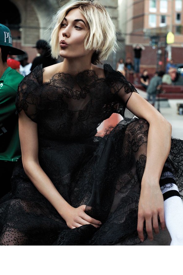 Karlie Kloss báliruhákban és papucsban az Interview magazinban!