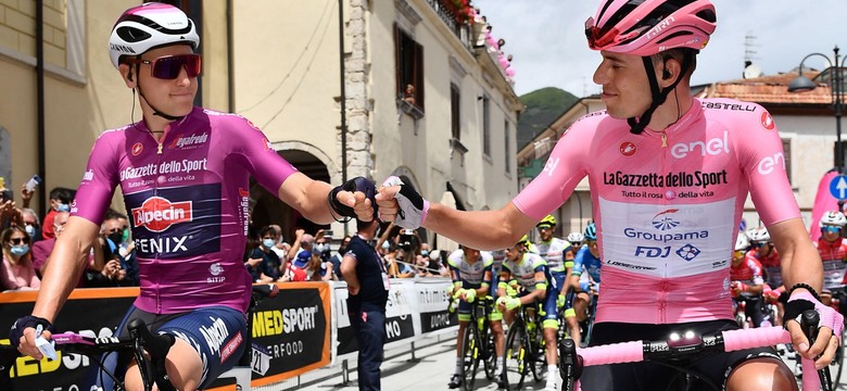 Peleton Giro d'Italia wolny od koronawirusa. Wycofał się zwycięzca 2. etapu