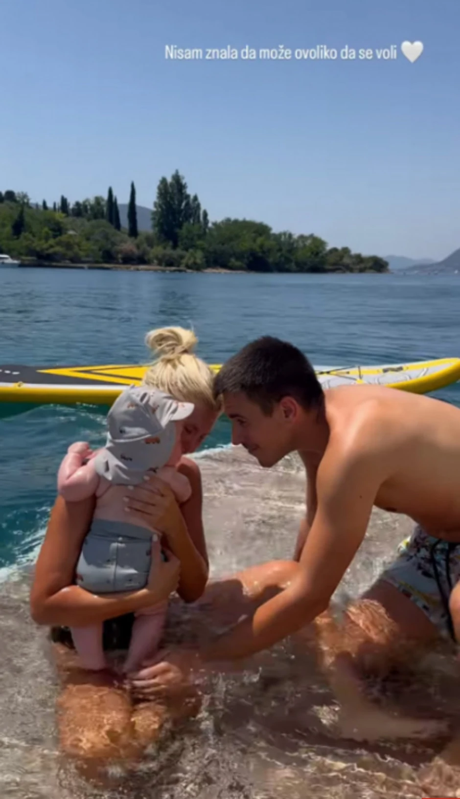 Saška Veselinov Đoković sa porodicom na letovanju