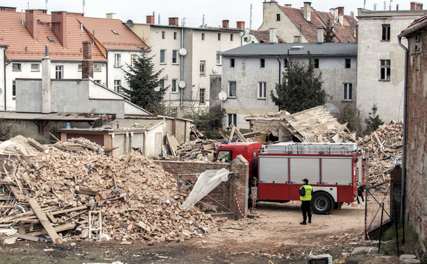 RMF: W ruinach domu w Świebodzicach znaleziono pocisk moździerzowy