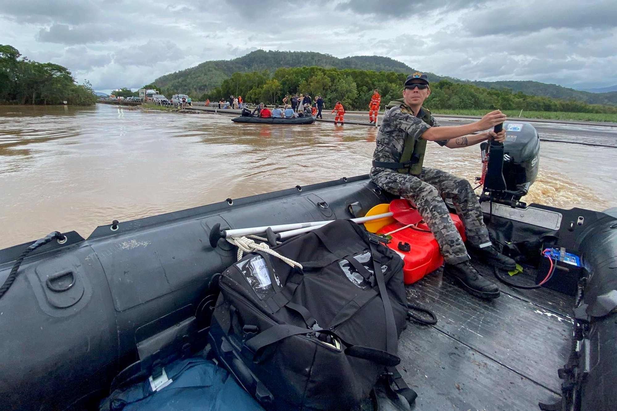 Záplavy v Austrálii spôsobujú nedostatok pitnej vody.