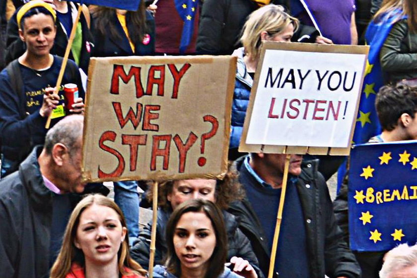 May we stay? May you listen / Możemy zostać? Możesz wysłuchać