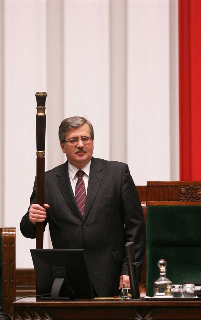 Komorowski przeprosił wierszykiem za zakupy